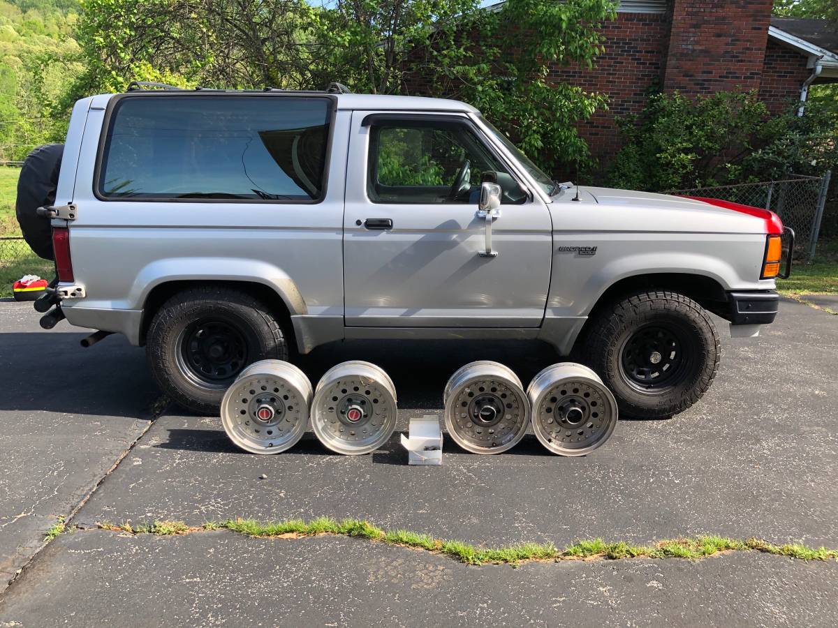 Ford-Bronco-ll-1989-silver-17