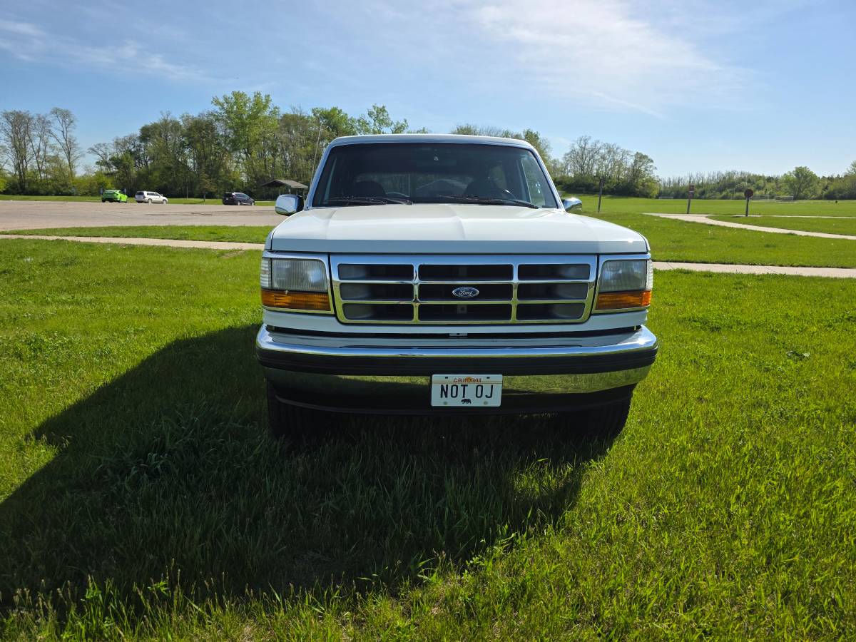 Ford-Bronco-xl-1993-white-1