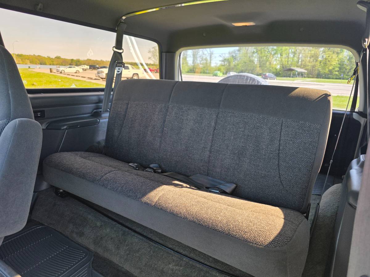 Ford-Bronco-xl-1993-white-10