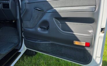 Ford-Bronco-xl-1993-white-13