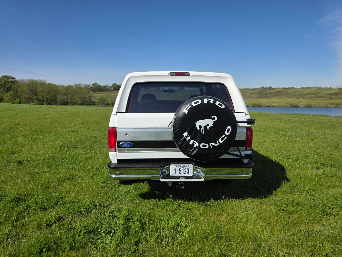 Ford-Bronco-xl-1993-white-3