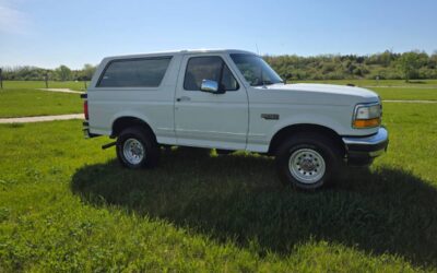 Ford Bronco xl  1993 white