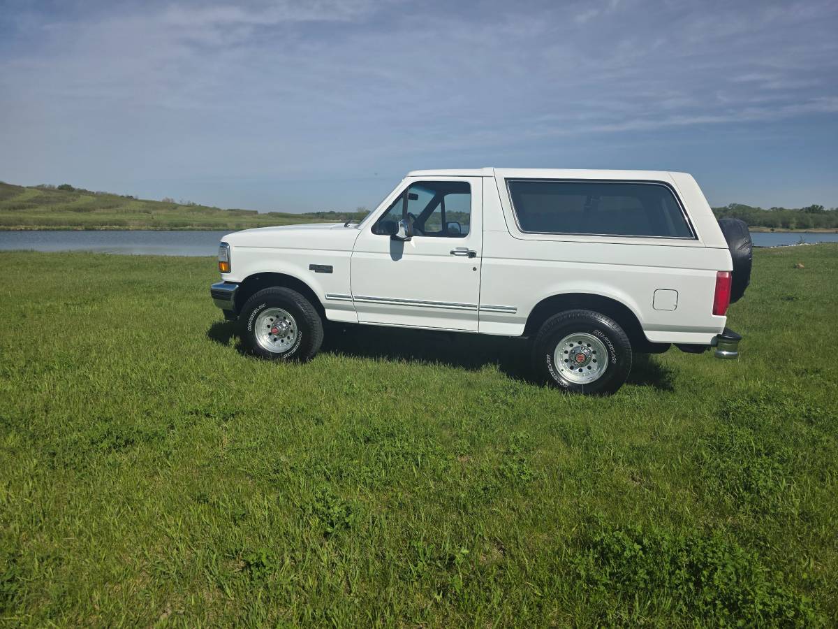 Ford-Bronco-xl-1993-white-5