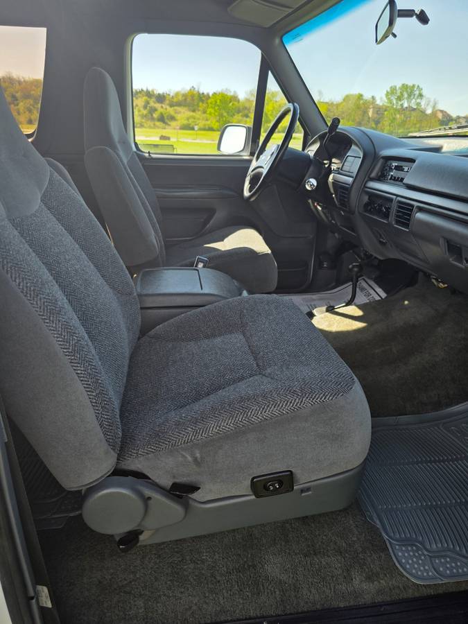 Ford-Bronco-xl-1993-white-6