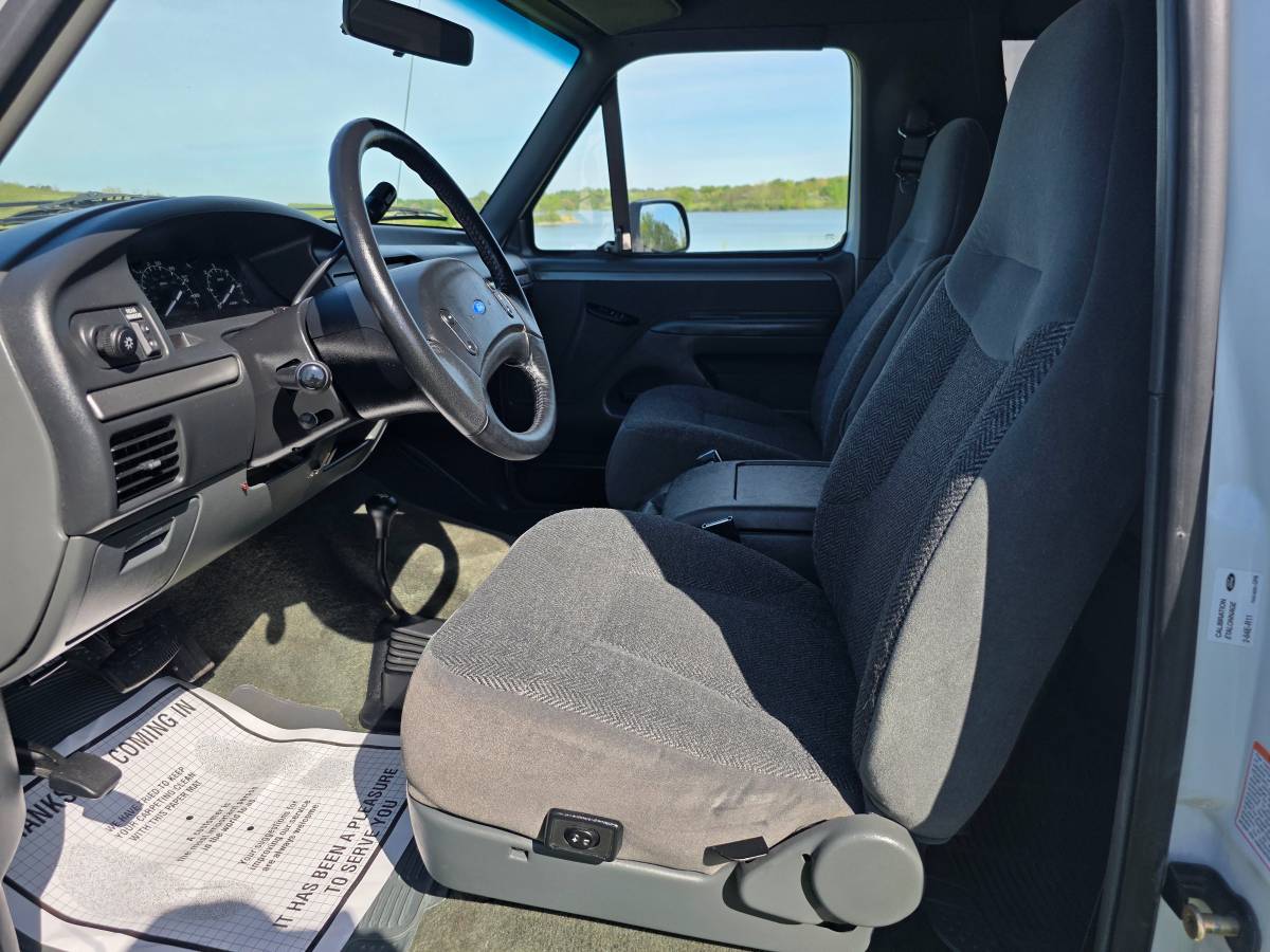 Ford-Bronco-xl-1993-white-7