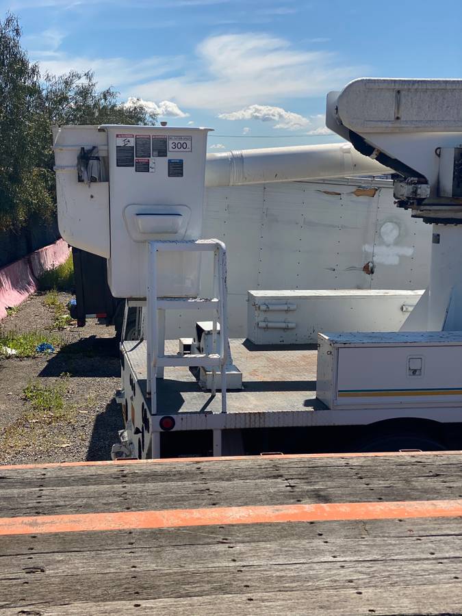 Ford-Bucket-truck-diesel-1993-white-2