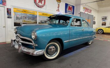 Ford-CUSTOM-1949-2-DOOR-1
