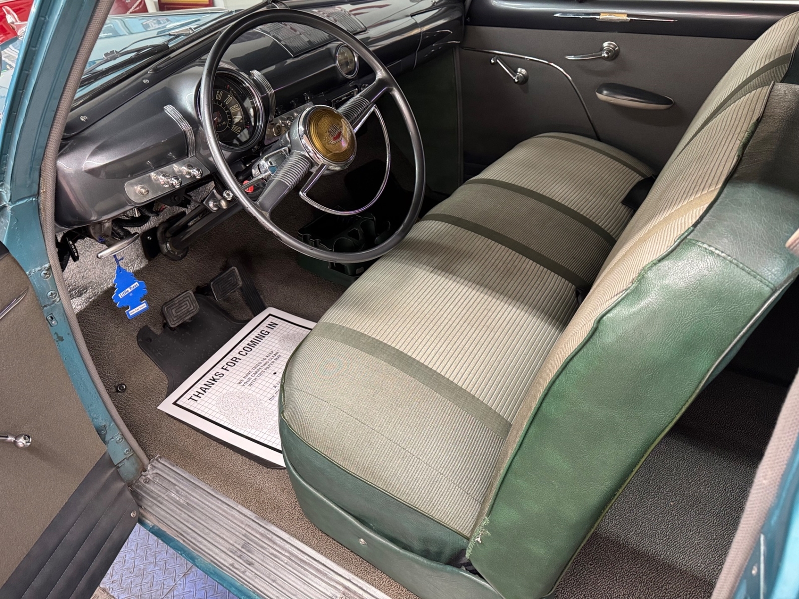 Ford-CUSTOM-1949-2-DOOR-14