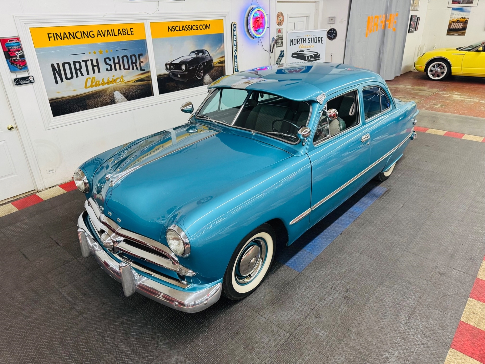 Ford-CUSTOM-1949-2-DOOR-20