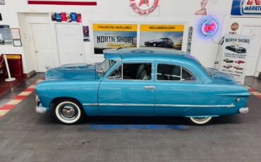 Ford-CUSTOM-1949-2-DOOR-21