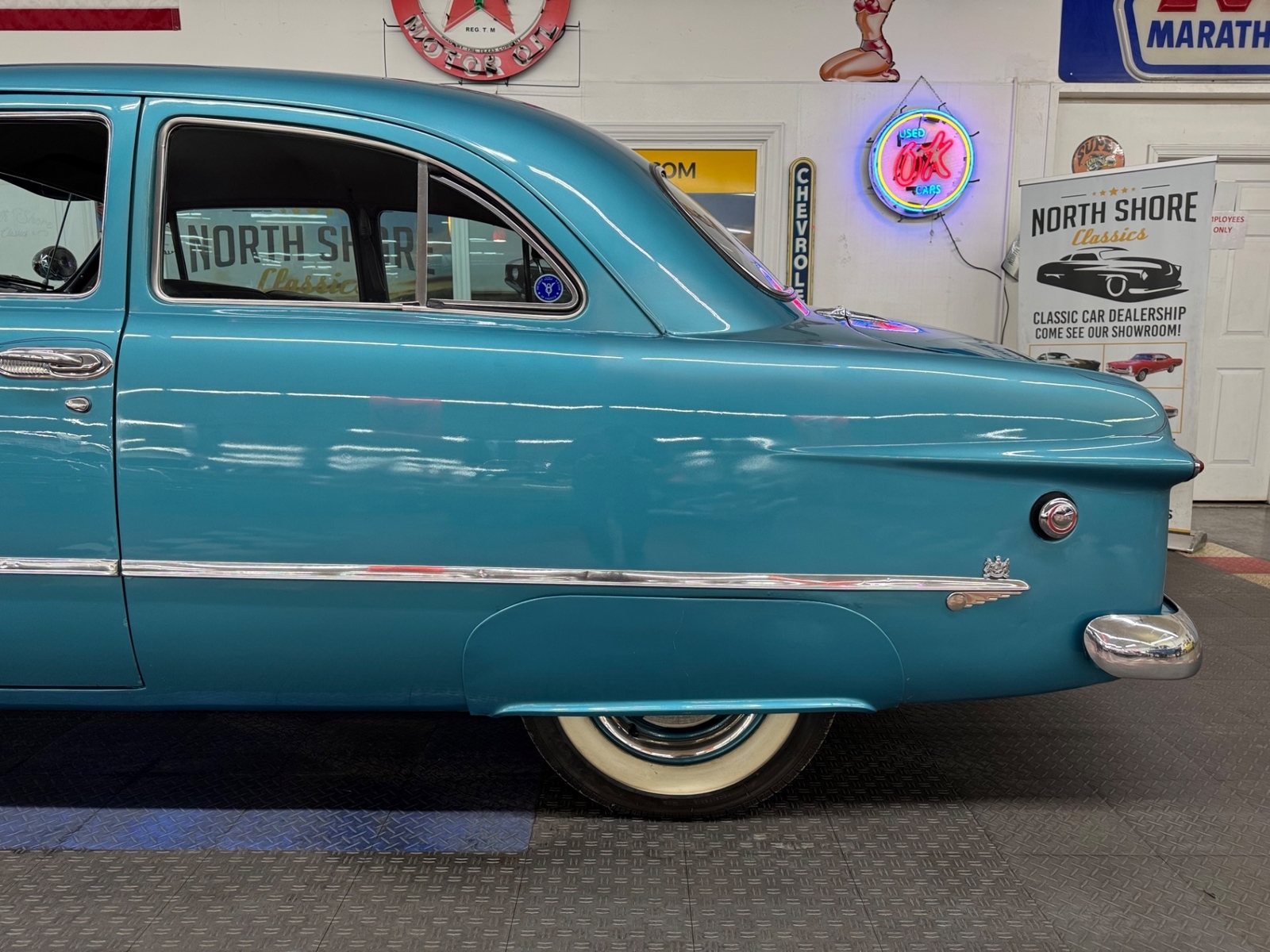 Ford-CUSTOM-1949-2-DOOR-24