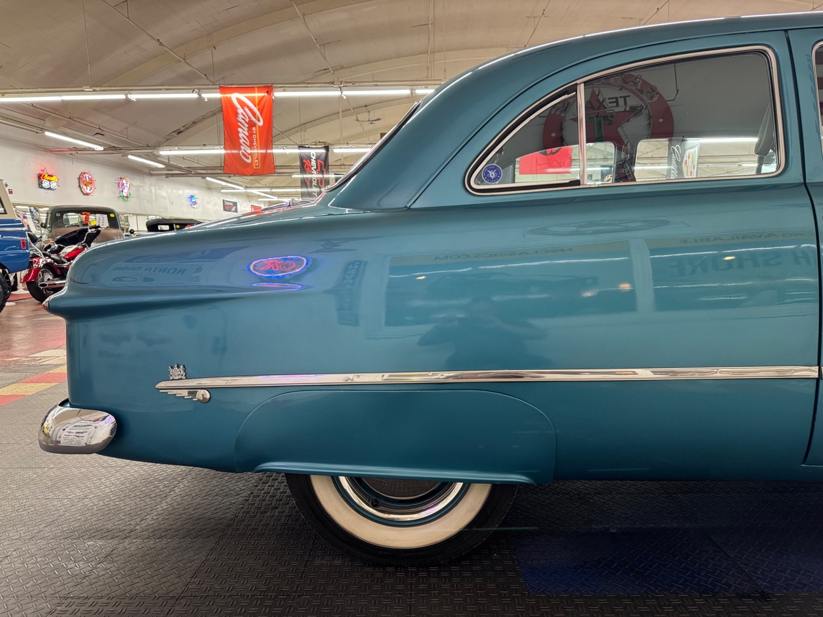 Ford-CUSTOM-1949-2-DOOR-26