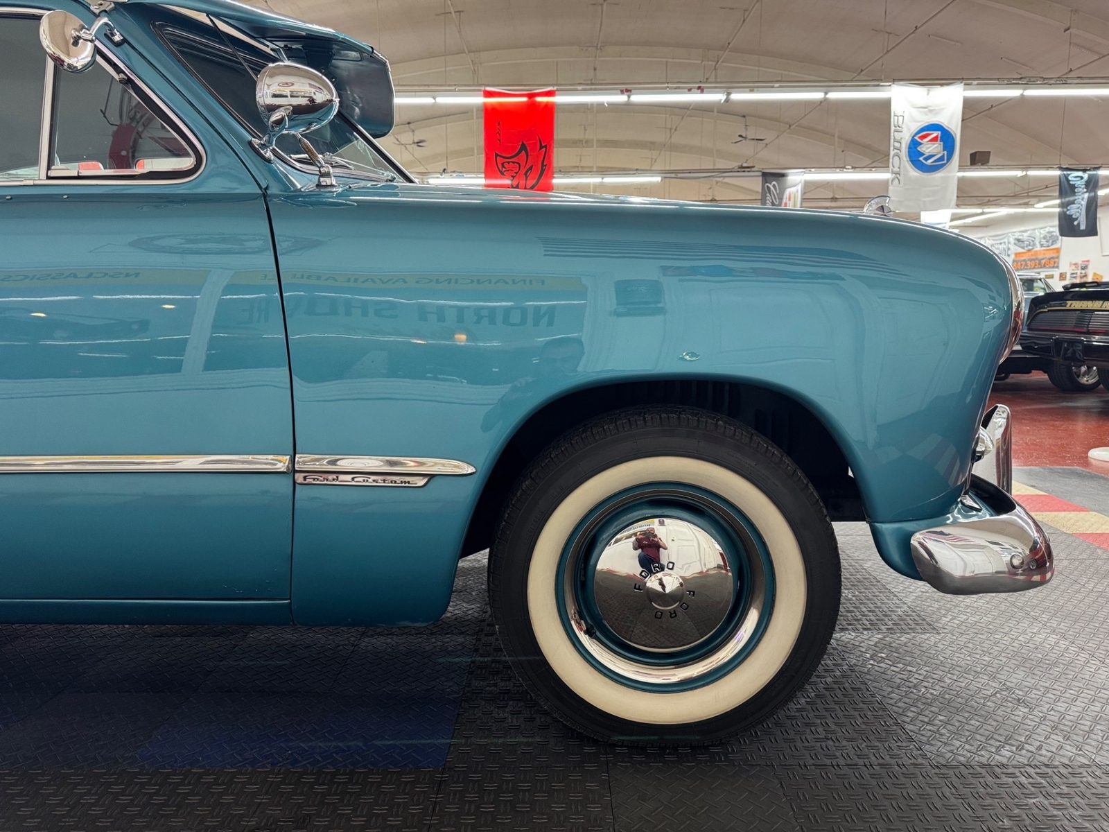 Ford-CUSTOM-1949-2-DOOR-28