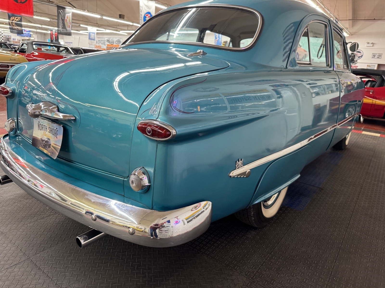 Ford-CUSTOM-1949-2-DOOR-29