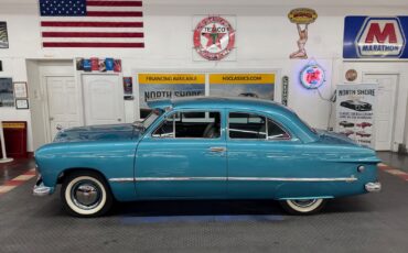 Ford-CUSTOM-1949-2-DOOR-3