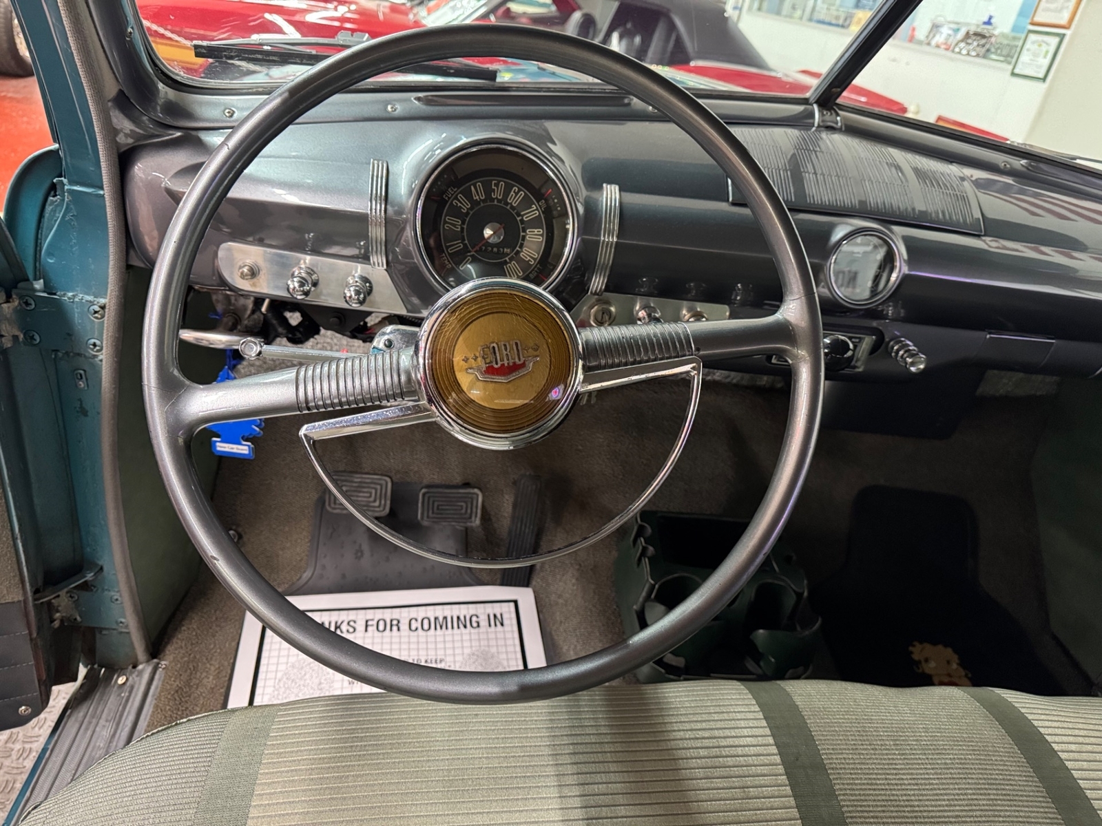 Ford-CUSTOM-1949-2-DOOR-31
