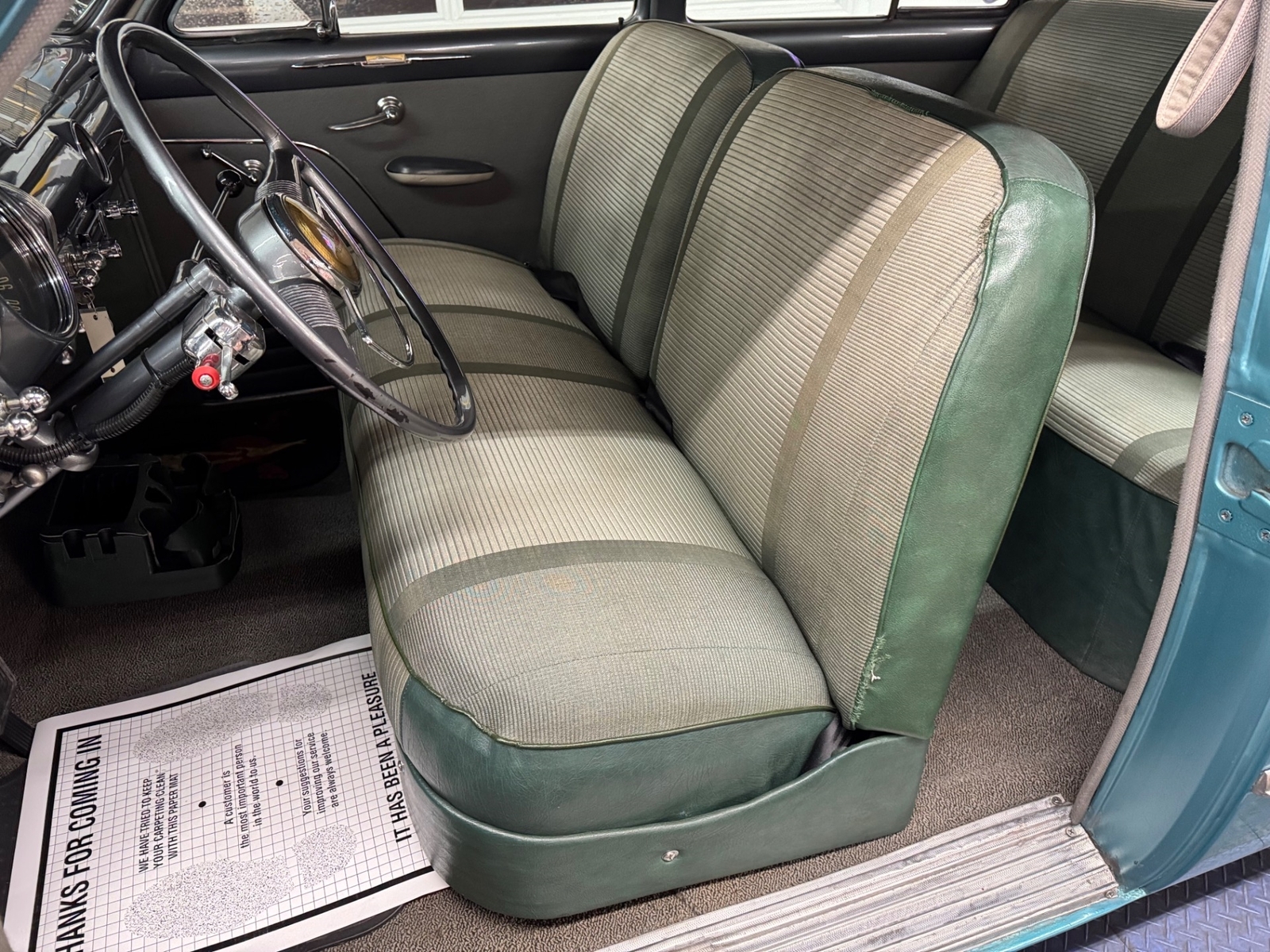 Ford-CUSTOM-1949-2-DOOR-34
