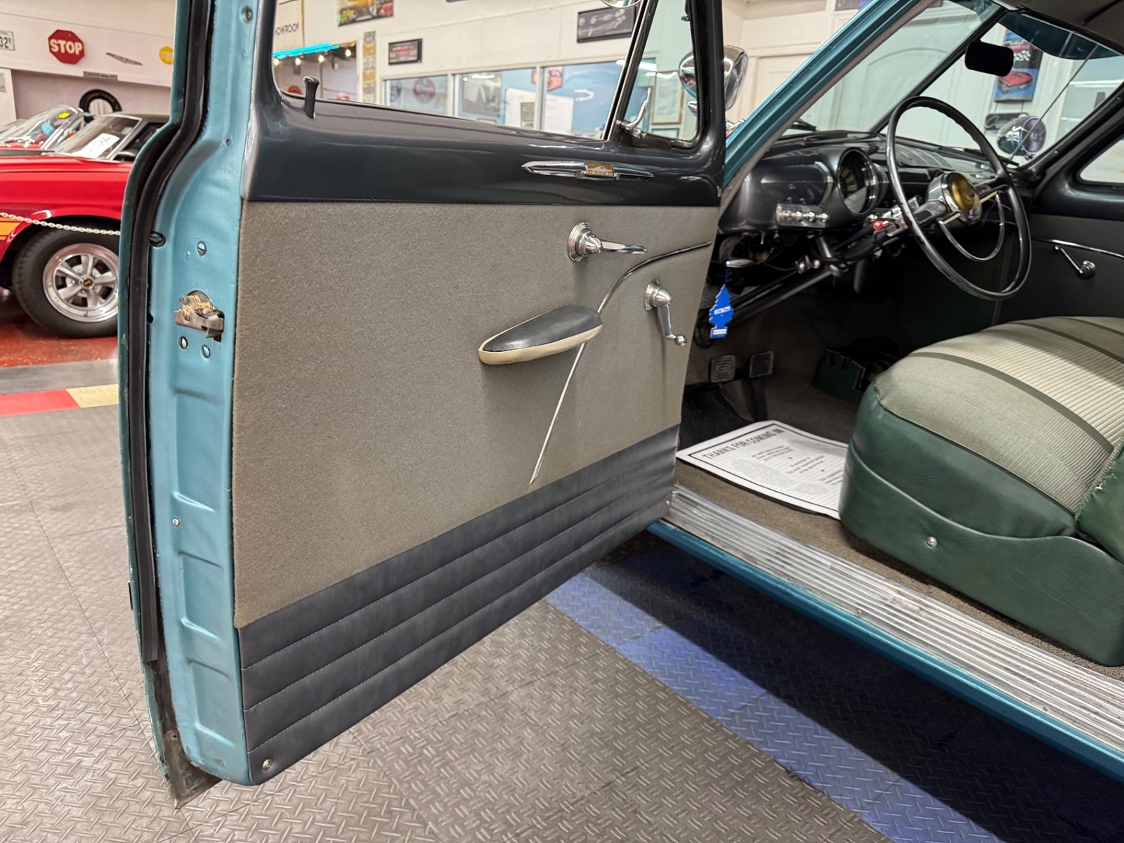 Ford-CUSTOM-1949-2-DOOR-37