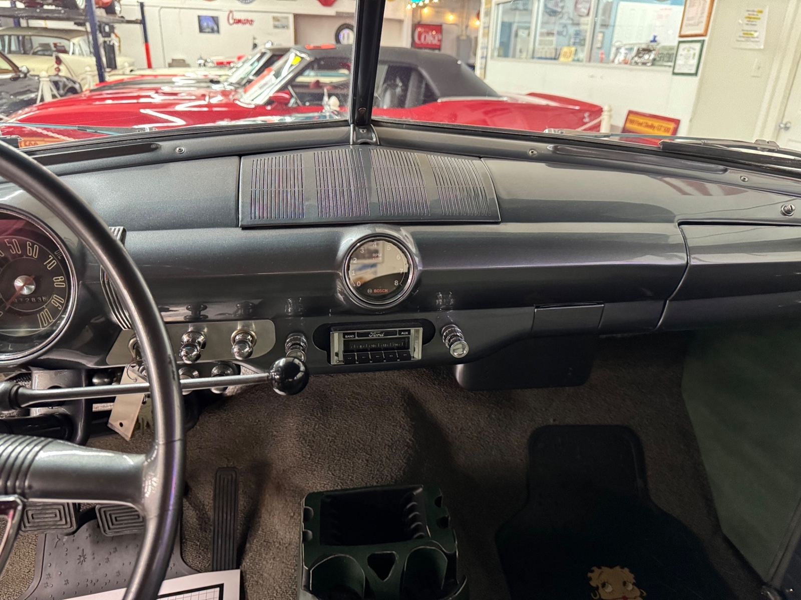 Ford-CUSTOM-1949-2-DOOR-38
