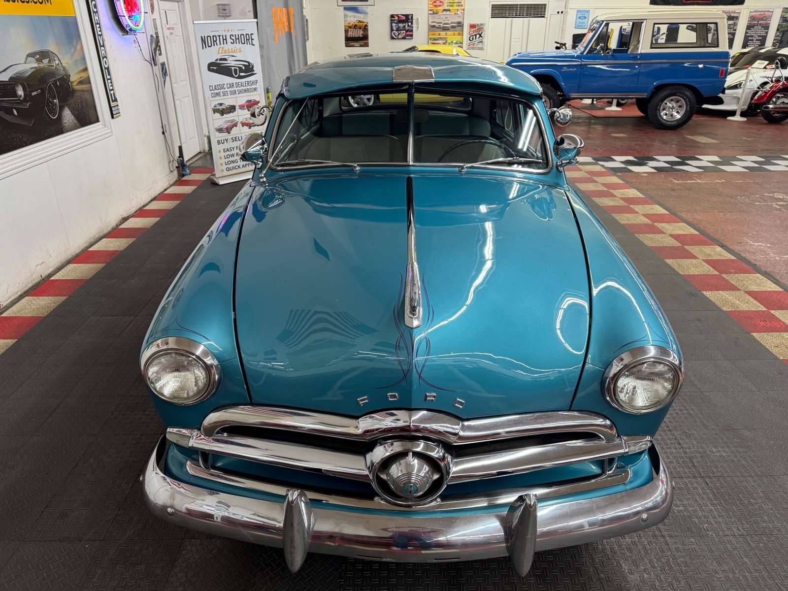 Ford-CUSTOM-1949-2-DOOR-4