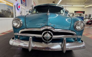 Ford-CUSTOM-1949-2-DOOR-6