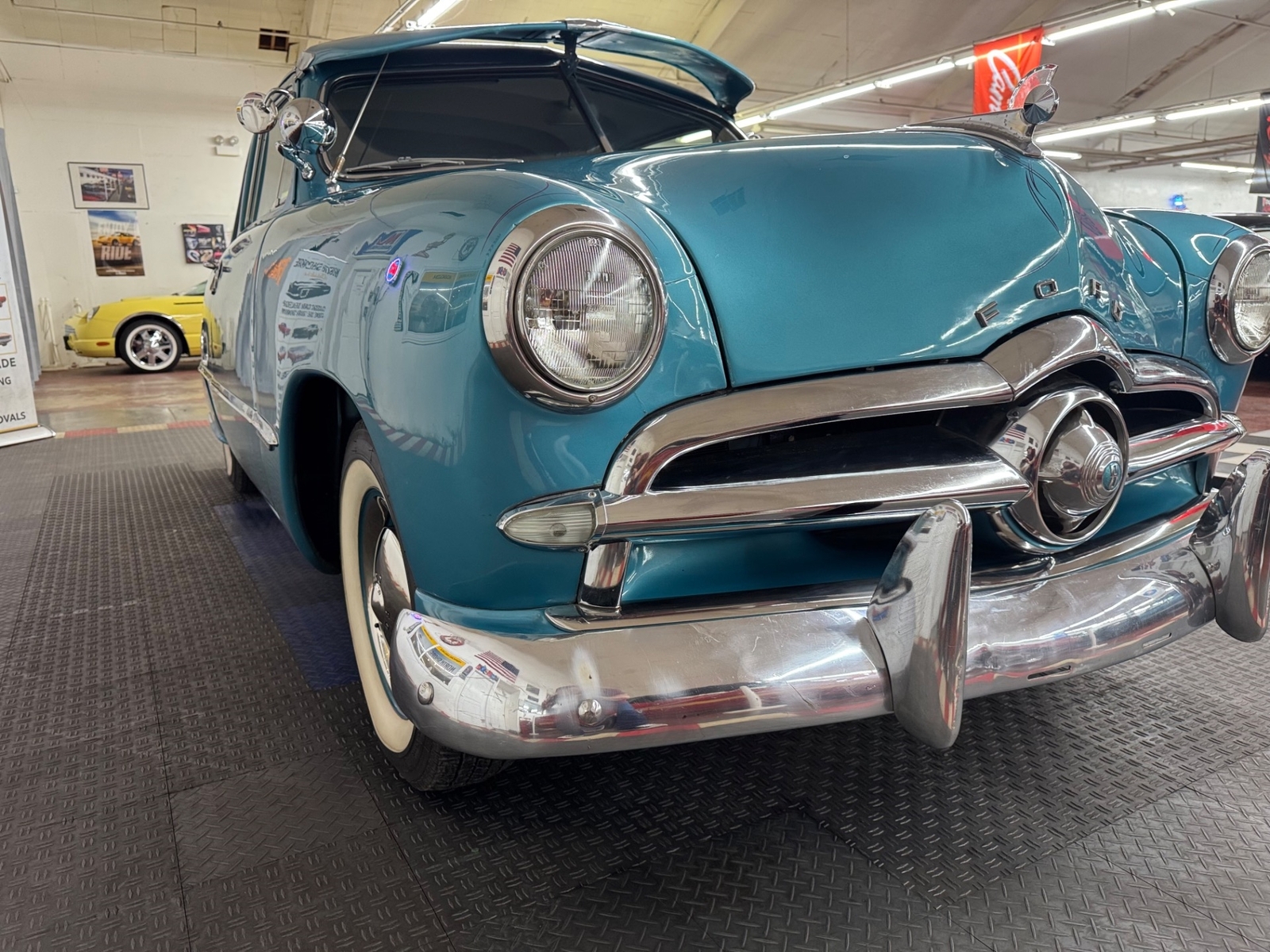 Ford-CUSTOM-1949-2-DOOR-7