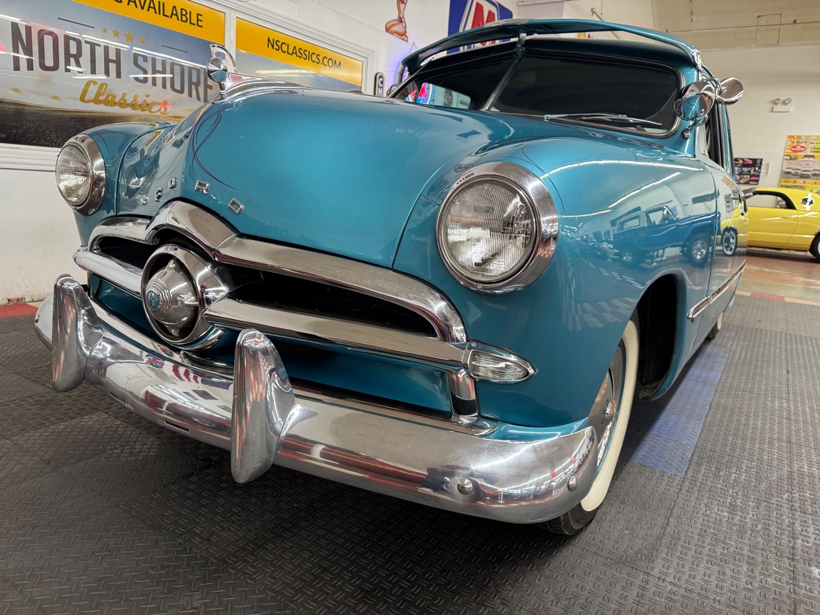 Ford-CUSTOM-1949-2-DOOR-8