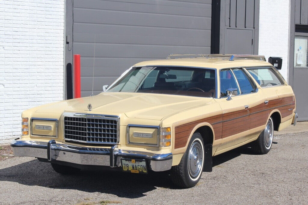 Ford-Country-Square-Wagon-1978-Wagon