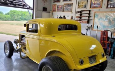 Ford-Coupe-1932-yellow-1