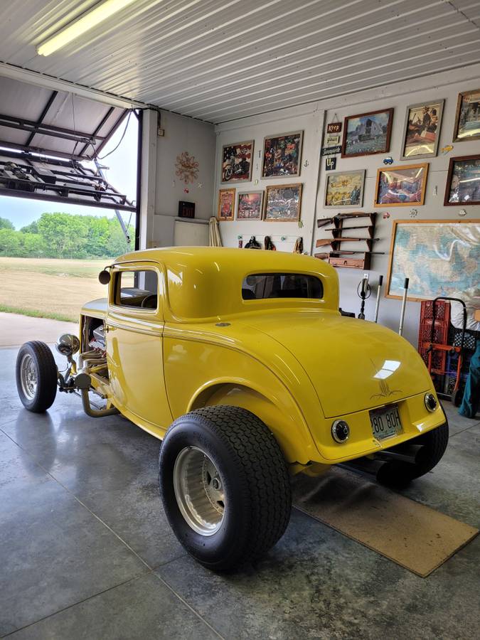 Ford-Coupe-1932-yellow-1