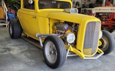 Ford-Coupe-1932-yellow-2