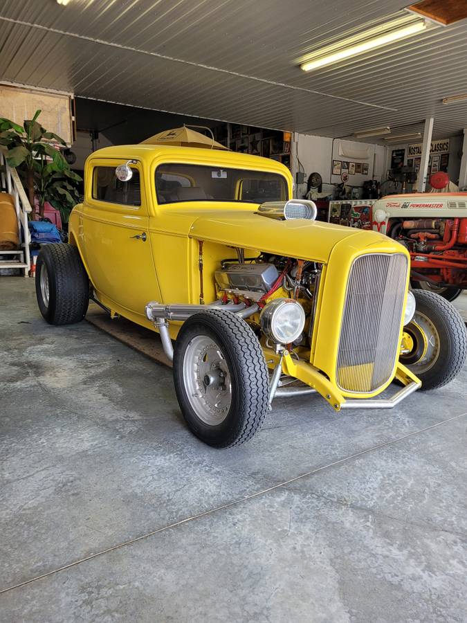 Ford-Coupe-1932-yellow-2