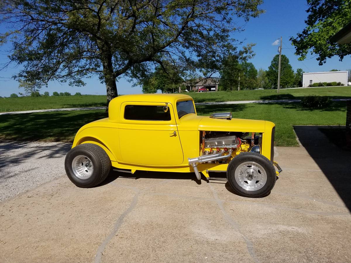 Ford-Coupe-1932-yellow-3