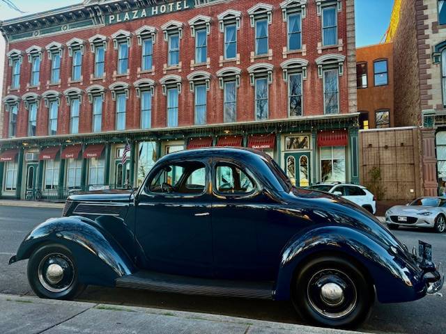 Ford-Coupe-1937-blue-1