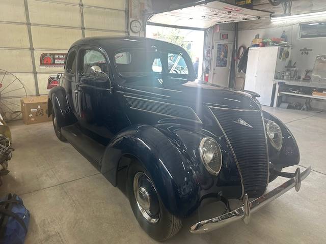 Ford-Coupe-1937-blue-3
