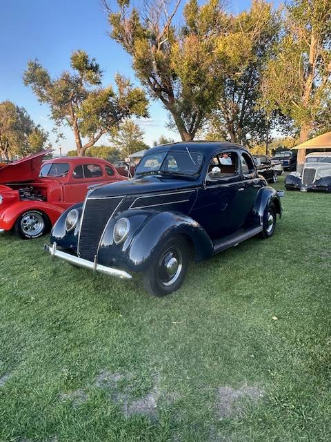 Ford-Coupe-1937-blue-5