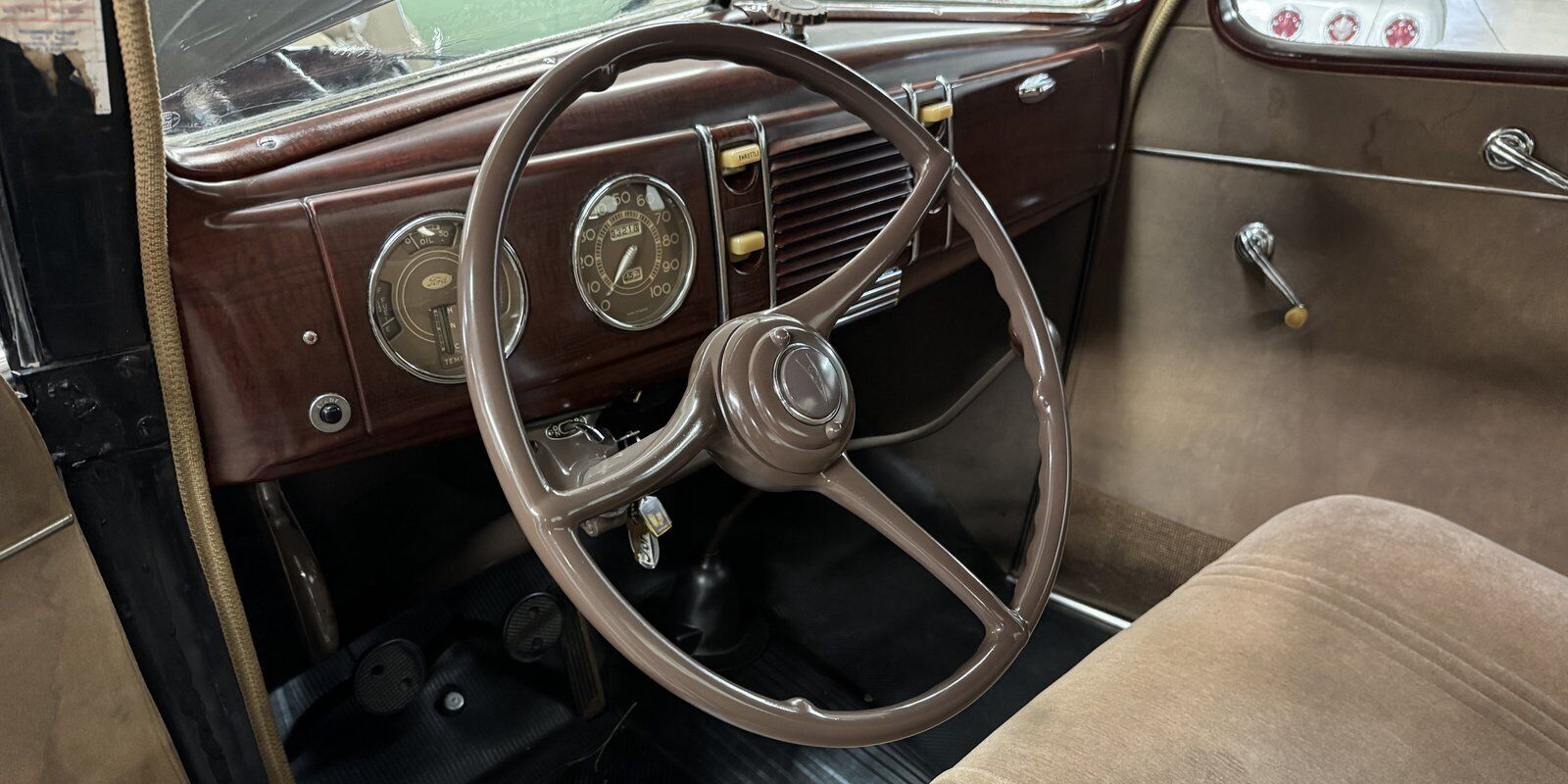 Ford-Coupe-1939-2