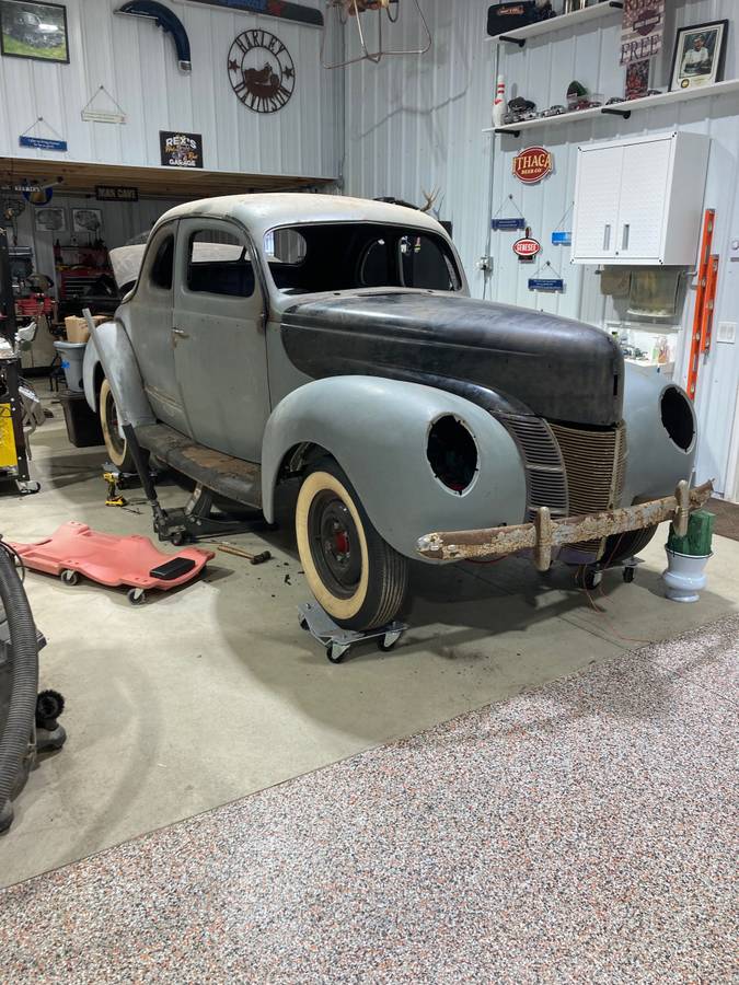 Ford-Coupe-1940-grey-1