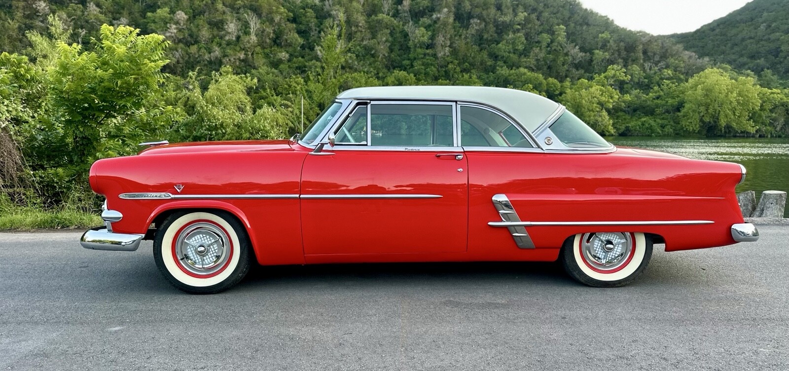 Ford-Crestline-1953-1