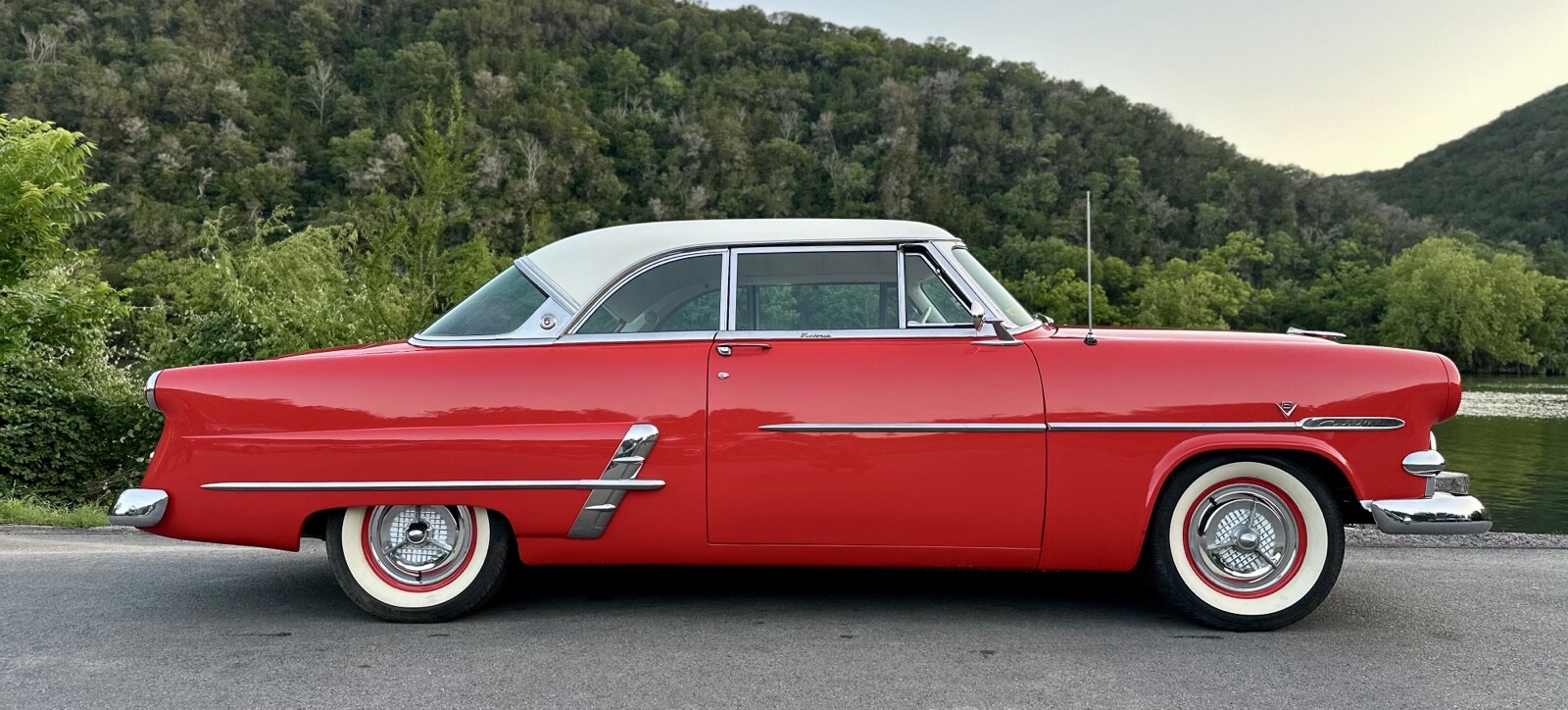 Ford-Crestline-1953-12