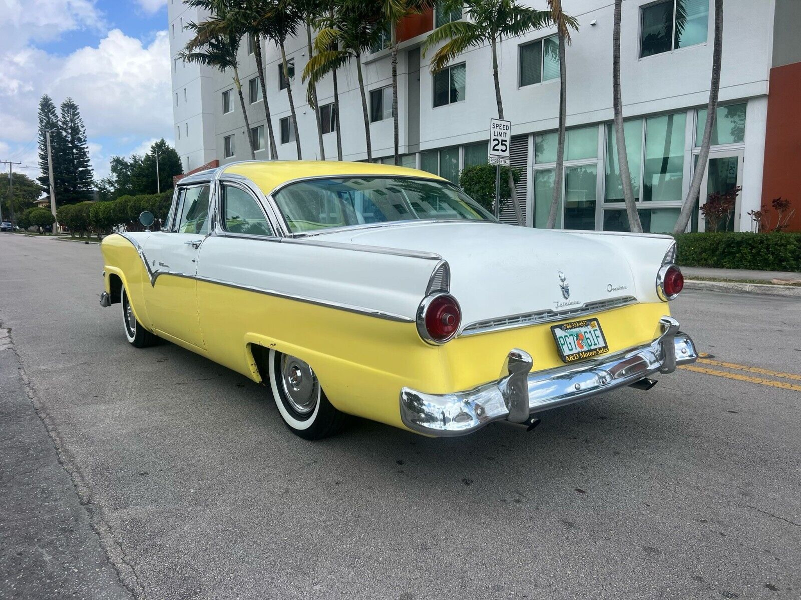 Ford-Crown-Victoria-1955-Coupe-1