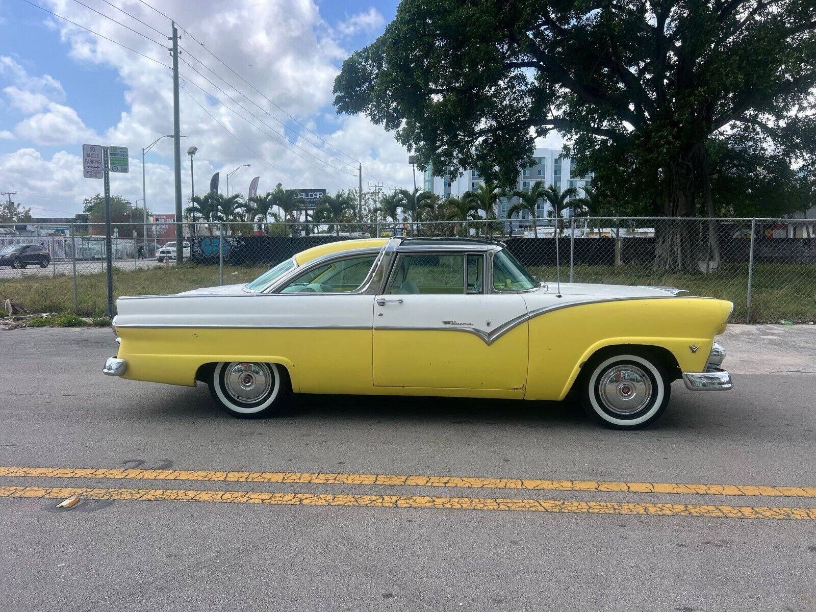 Ford-Crown-Victoria-1955-Coupe-7