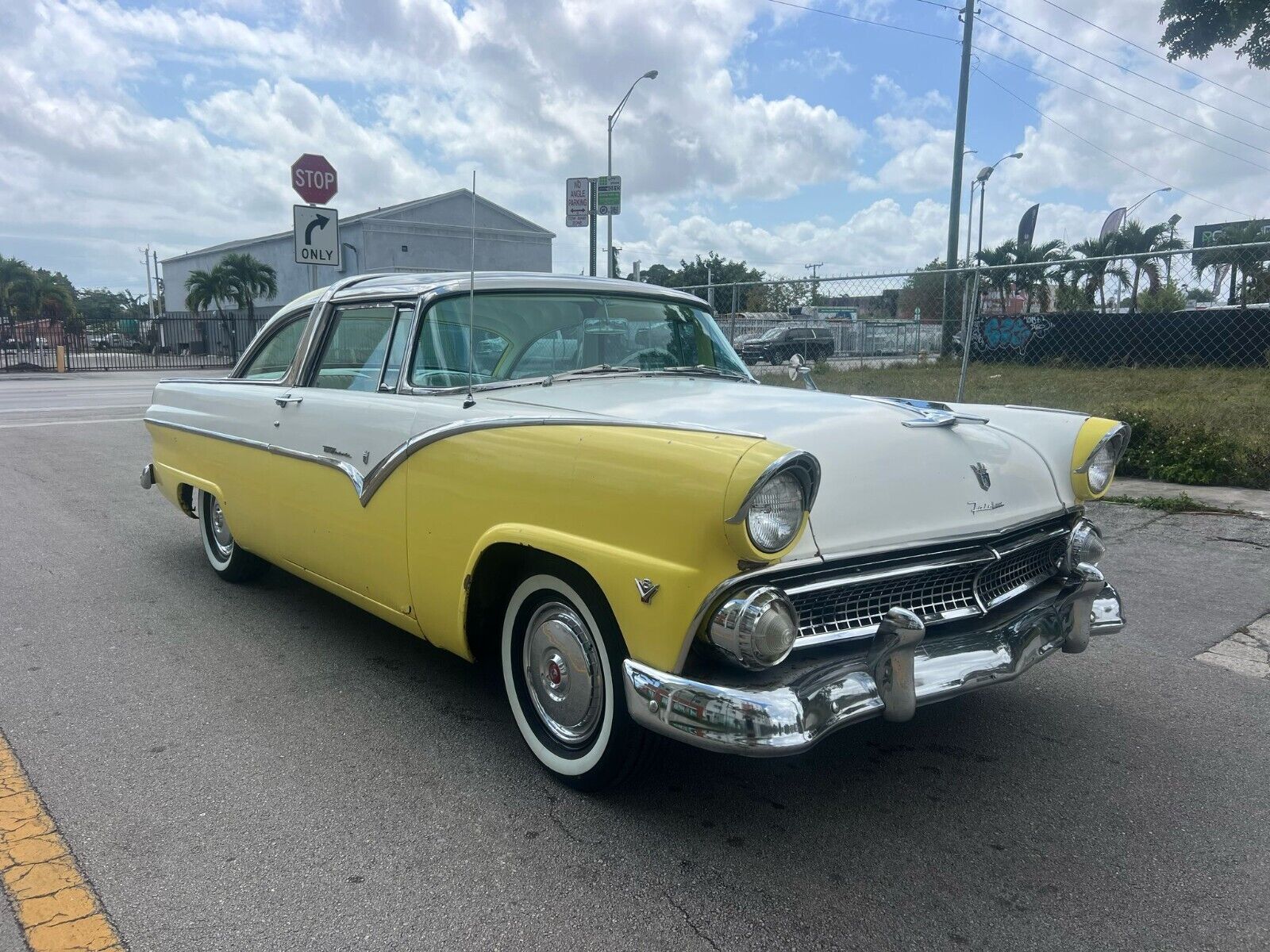 Ford-Crown-Victoria-1955-Coupe-8