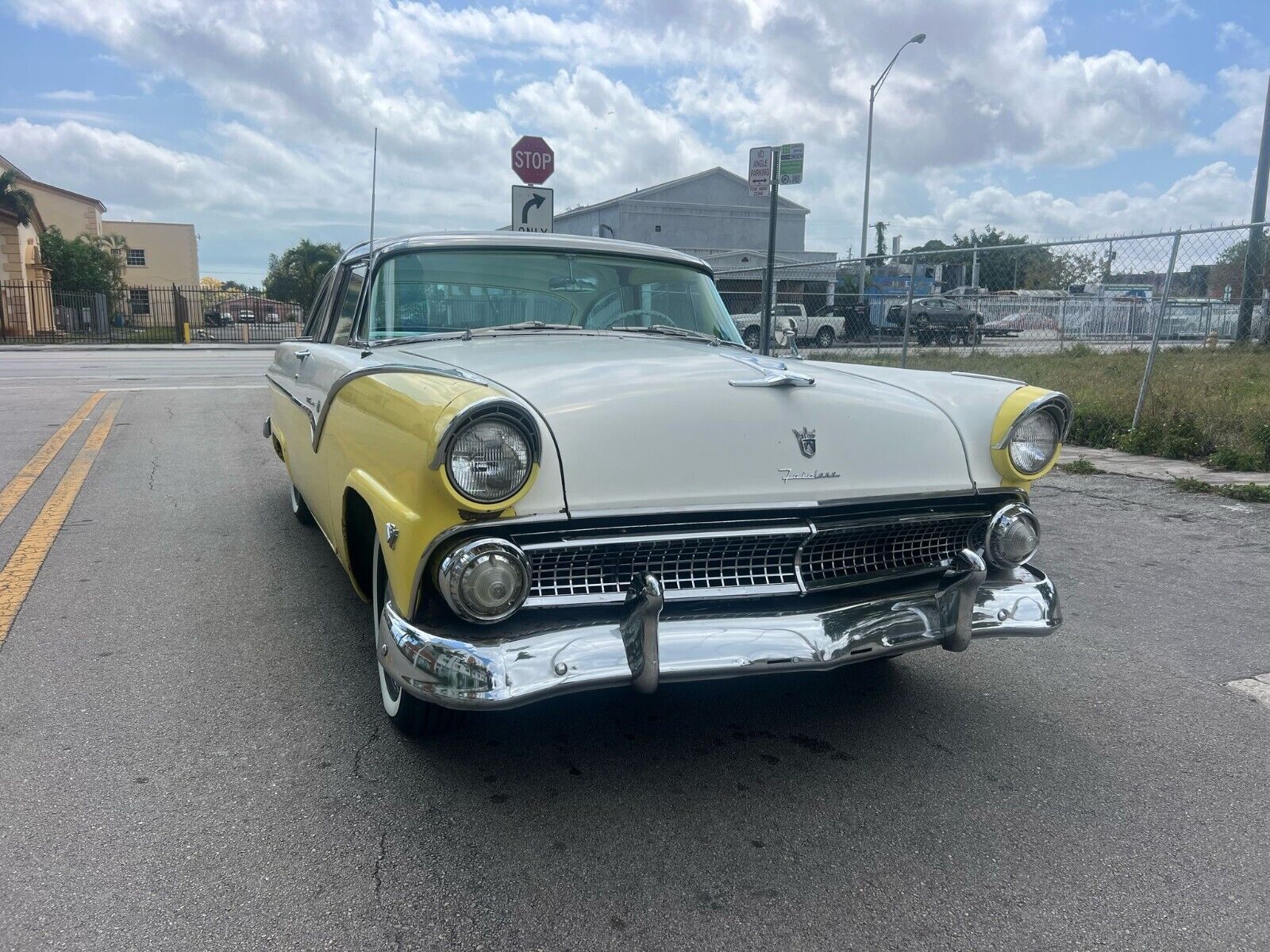 Ford-Crown-Victoria-1955-Coupe-9