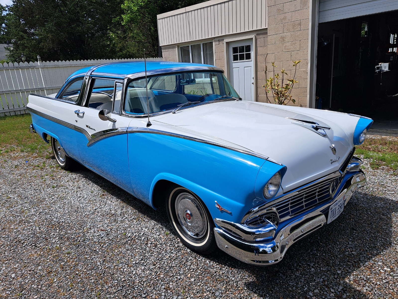 Ford-Crown-Victoria-1956-Coupe-2