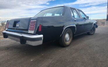 Ford-Crown-Victoria-1984-Sedan-1