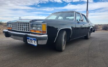 Ford-Crown-Victoria-1984-Sedan-4