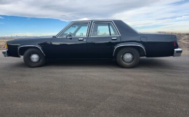 Ford-Crown-Victoria-1984-Sedan-6