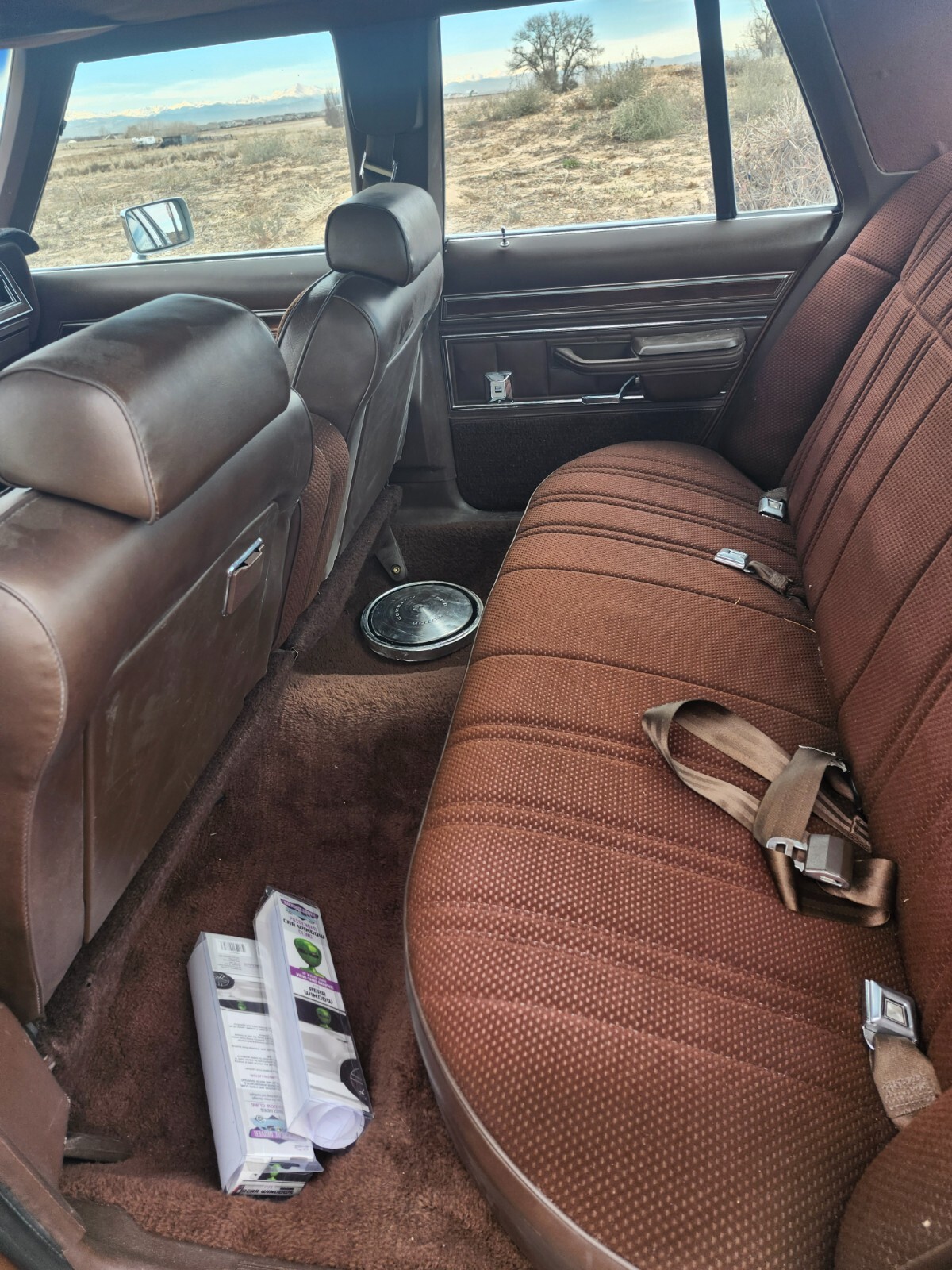 Ford-Crown-Victoria-1984-Sedan-7