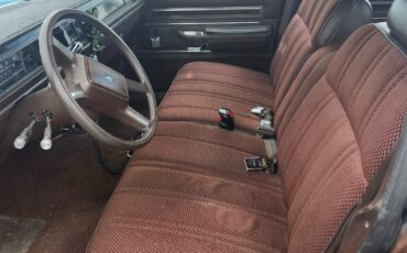 Ford-Crown-Victoria-1984-Sedan-8